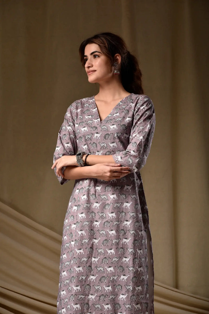 Mauve printed rayon kurti with V-neck and 3/4 sleeves, straight silhouette