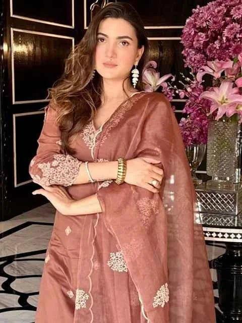 Embroidered kurta set, brown V-neck kurta with floral embroidery details at cuffs