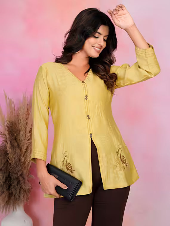 Amber embroidered cotton-silk top with V-neck, 3/4 sleeves, button front, side slit